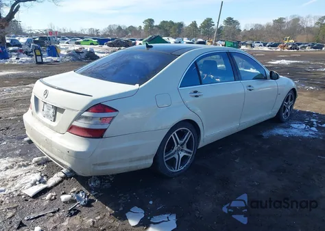 2008 Mercedes-Benz S 550 4Matic z USA, uszkodzony, nr VIN WDDNG86X38A200063